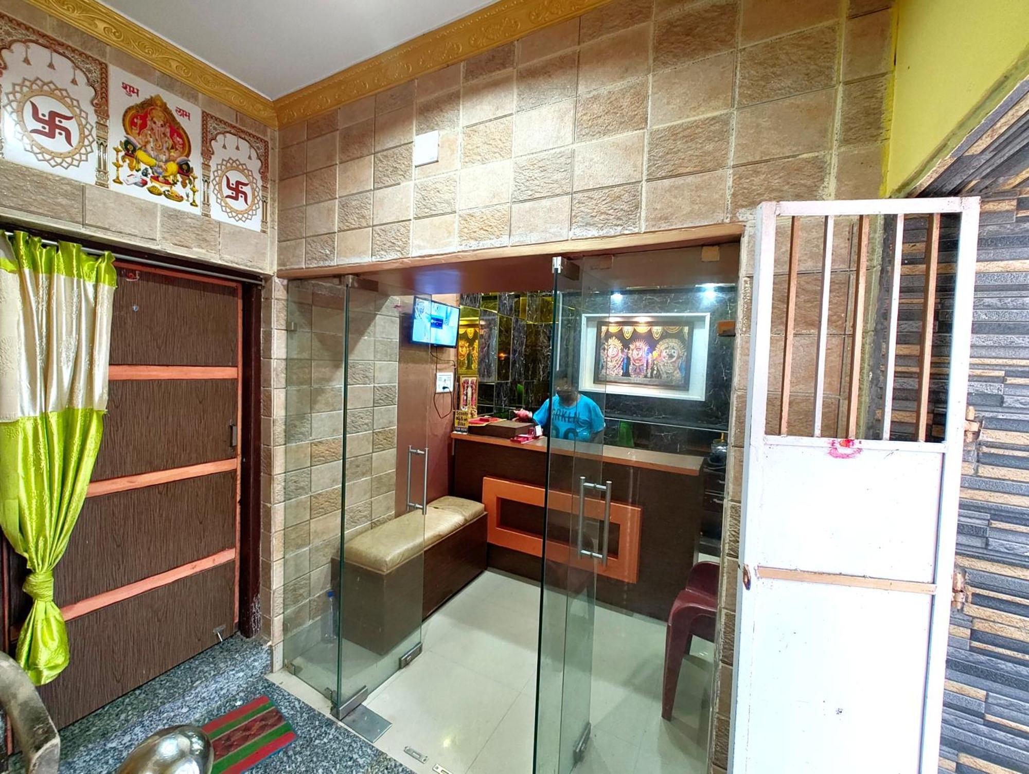 Goroomgo Sahoo Palace Puri - Prime Location Near Sea Beach - Excellent Service With Parking Facilities Exterior foto